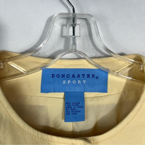 Doncaster Sport Yellow Floral Perforated Button Front Blazer Jacket Size 6 Coat - Picture 2 of 6